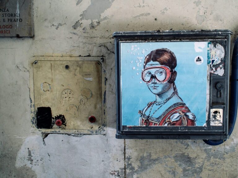 bild der Mona Lisa mit Taucherbrille auf blauem Hintergrund